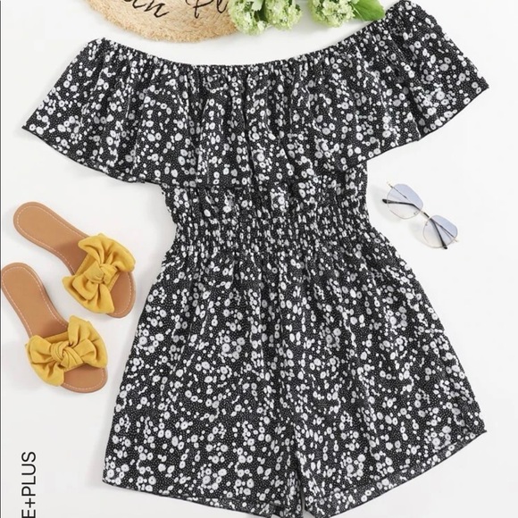 SHEIN ruffle trim romper never been worn - Picture 1 of 2